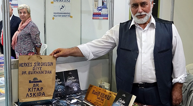 KİTAP FUARINDA BİR İLK: KİTAP ASKIDA