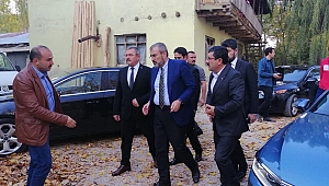 MAHİR ÜNAL ŞEHİDİMİZ HACI BEBEK'İN ANNESİNİ, BABASINI VE EŞİNİ ZİYARET EDEREK, BAŞ SAGLIGI DİLEĞİNDE BULUNDU