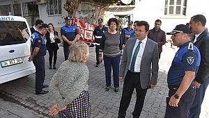 BAŞARILI ÇALIŞKAN HALKIYLA BÜTÜNLEŞEN KAYMAKAM CEMAL ŞAHİN EVSİZ TEYZEYİ İKNA ETTİ