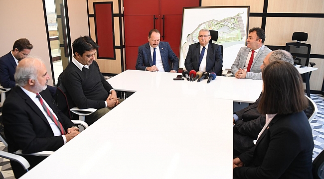BAŞKAN MAHÇİÇEK’İN TERCİHİ, YERLİ ÜRETİM SÜS BİTKİLERİ
