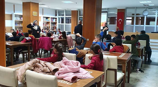 BÜYÜKŞEHİR, ÖĞRENCİLERİ KÜTÜPHANEYE TAŞIYOR