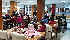 BÜYÜKŞEHİR, ÖĞRENCİLERİ KÜTÜPHANEYE TAŞIYOR