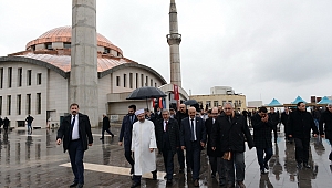 DİYANET İŞLERİ BAŞKANI PROF. DR. ALİ ERBAŞ, ÜNİVERSİTEMİZ AVŞAR YERLEŞKESİNDE İNŞA EDİLEN CAMİNİN AÇILIŞINI GERÇEKLEŞTİRDİ