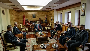 TÜMAMİRAL DR. CİHAT YAYCI, KSÜ’DE ‘SON GELİŞMELER IŞIĞINDA DENİZ HUKUKU’ KONULU KONFERANS VERDİ