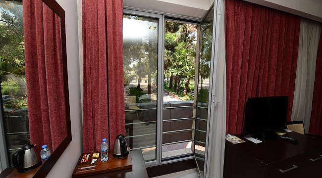 ARSAN OTELDEN SAĞLIK ÇALIŞANLARINA JEST