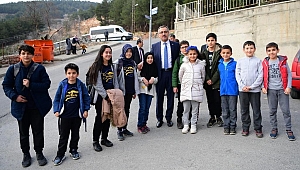 BAŞKAN GÜNGÖR'E ÇOCUKLARDAN BÜYÜK İLGİ.