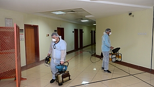 ÜNİVERSİTEMİZ YERLEŞKELERİNDE GENEL TEMİZLİK VE ÖZEL DEZENFEKTANLARLA İLAÇLAMA ÇALIŞMALARI ARALIKSIZ DEVAM EDİYOR