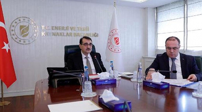 BAKAN DÖNMEZ'DEN ELEKTRİK VE DOĞAL GAZ AÇIKLAMASI