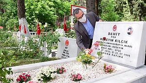 BAŞKAN GÜNGÖR’DEN ŞEHİTLİK ZİYARETİ