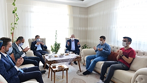 BAŞKAN MAHÇİÇEK, “BAYRAM, ŞEHİT AİLELERİMİZİN YANINDA GÜZEL”