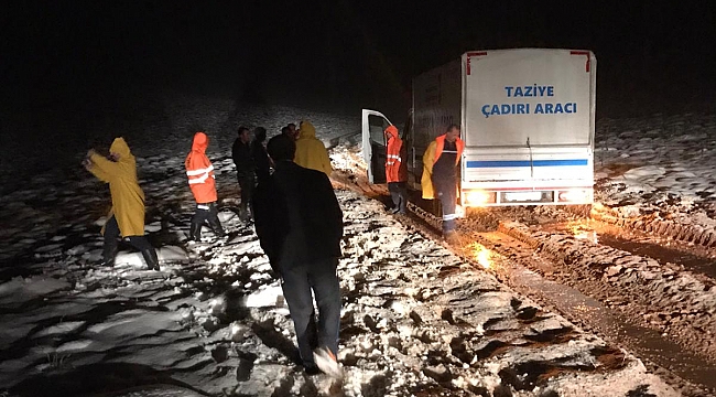 Mahsur kalan yaylacılar ve koyun sürüleri kurtarıldı