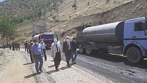 BAŞKAN BİLAL EKER VE İLÇE BAŞKANI MESUT ÇİÇEK GAZİLER-KÜLTÜR-DEMİRLİK GRUP YOL ÇALIŞMASINI İNCELEDİ