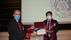 ÜNİVERSİTEMİZ TIP FAKÜLTESİ 17. DÖNEM MEZUNLARI, ONLİNE OLARAK GERÇEKLEŞTİRİLEN TÖRENLE DOKTORLUĞA İLK ADIMLARINI ATTI