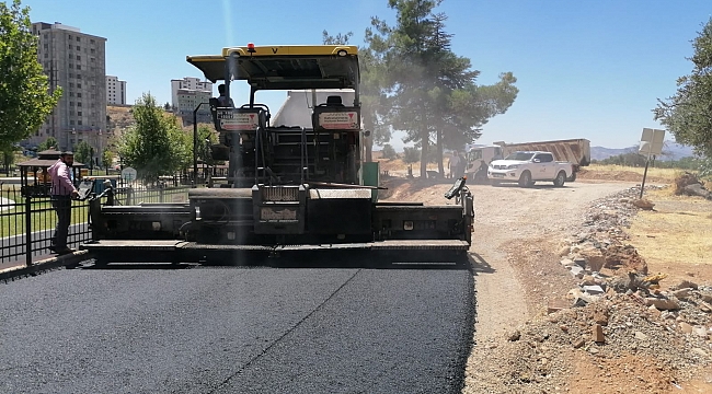 ALİYA İZZETBEGOVİÇ ÇEVRESİNE SICAK ASFALT