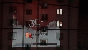 KAHRAMANMARAŞ’TA 30 AĞUSTOS BALKONLARDA KUTLANDI