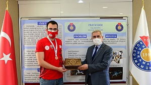 REKTÖR PROF. DR. NİYAZİ CAN, TEKNOFEST 2020 TÜRKİYE BİRİNCİLİĞİ ELDE EDEN ‘PRATİK 5000’ İSİMLİ PROJE EKİBİNİ ÖDÜLLENDİRDİ