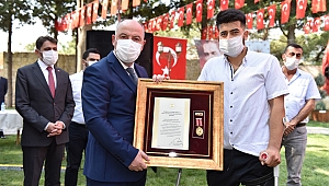 ŞEHİT AİLELERİMİZ VE GAZİLERİMİZE DEVLET ÖVÜNÇ MADALYALARI TAKDİM EDİLDİ