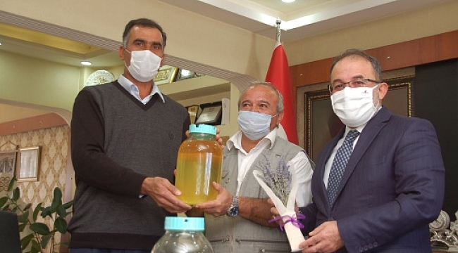 İLK LAVANTA YAĞINI BELEDİYEYE SATTI