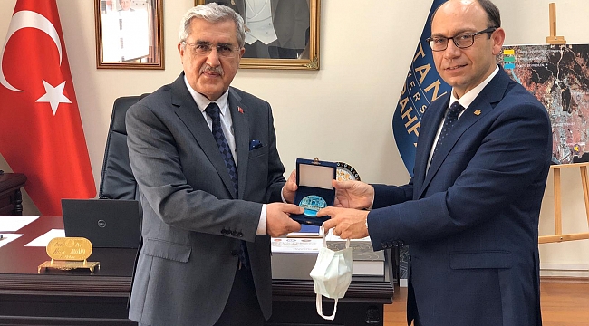 ÜNİVERSİTEMİZ REKTÖRÜ CAN, İSTANBUL ÜNİVERSİTESİ-CERRAHPAŞA REKTÖRÜ AYDIN İLE BİR ARAYA GELEREK GÖRÜŞ ALIŞVERİŞİNDE BULUNDU