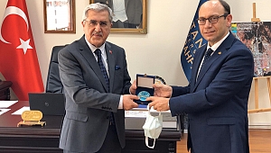 ÜNİVERSİTEMİZ REKTÖRÜ CAN, İSTANBUL ÜNİVERSİTESİ-CERRAHPAŞA REKTÖRÜ AYDIN İLE BİR ARAYA GELEREK GÖRÜŞ ALIŞVERİŞİNDE BULUNDU