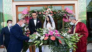 GENÇ SİYASETÇİ AKBAŞ'I MUTLU GÜNÜNDE DOSTLARI ve PARTİLİLER YALNIZ BIRAKMADI