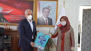 BÜYÜKŞEHİR’DEN İLÇELERDEKİ KAMU KURUMLARINA KİTAP HEDİYESİ
