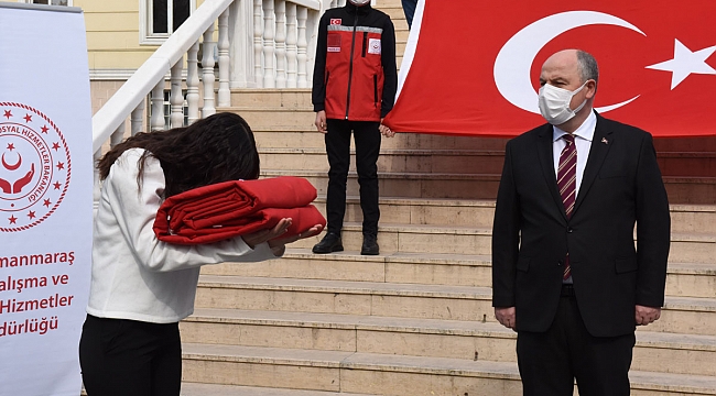 ŞANLI TÜRK BAYRAĞIMIZ “ANADOLU GÖNÜL YOLU 81 GENÇ 81 BAYRAK ETKİNLİĞİ” KAPSAMINDA ÇANAKKALE’YE UĞURLANDI
