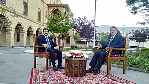 KUR’AN BIZE YOL GÖSTERIR