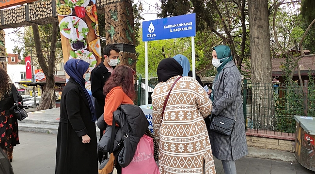 DEVALI KADINLAR “KADINA ŞiDDETE HAYIR” DiYEREK SAHAYA İNDİ