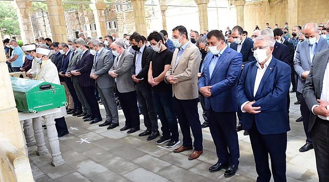 MAHİR ÜNAL'IN DAYISI BAŞER BEŞEREN VEFAT ETTİ