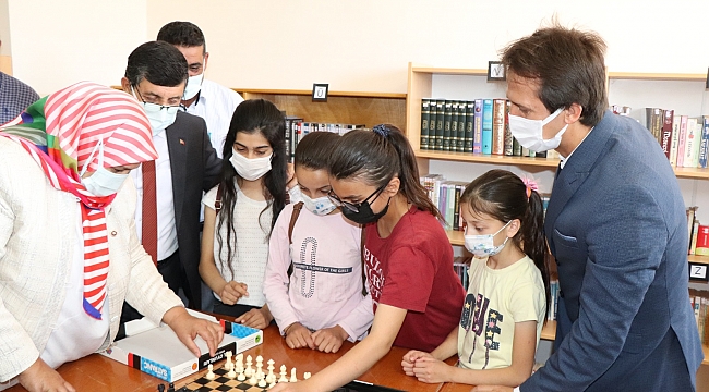 Türk Filologu Tarık Cemal Kutlu Adına Kütüphane Açıldı