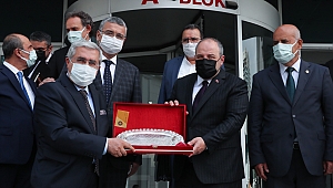 ÜNİVERSİTEMİZ REKTÖRÜ CAN VE KAHRAMANMARAŞ PROTOKOLÜ, ŞEHRİMİZE İVME KAZANDIRACAK PROJELER İLE SANAYİ YATIRIMCILARININ SORUN VE TALEPLERİNİ, SANAYİ VE TEKNOLOJİ BAKANI MUSTAFA VARANK’A SUNDU