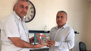 ROTA MARAŞ KİTABI AK PARTİ MKYK ÜYESİ TÜRK İSLAM KARAKOÇ'A TAKDİM EDİLDİ