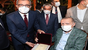 CUMHURBAŞKANI ERDOĞAN'DAN YEDİ GÜZEL ADAM'A ANLAMLI HEDİYE
