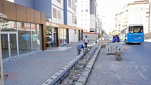 DULKADİROĞLU’NDA PARKE EKİPLERİNİN YOĞUN ÇALIŞMASI SÜRÜYOR