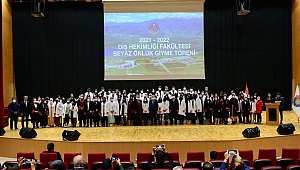 Diş Hekimi Adayları Beyaz Önlüklerini Törenle Giydi