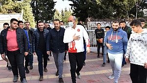 BAŞKAN OKAY GENÇLERLE BASKETBOL MAÇINDA BİR ARAYA GELDİ