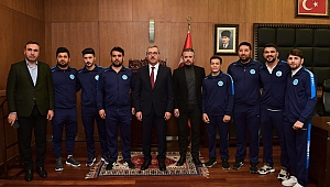 Şampiyon Pehlivanlardan Başkan Güngör’e Ziyaret