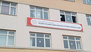 TİCARET VE SANAYİ ODASI MESLEK LİSESİ GAZETECİLİK BÖLÜMÜ 9/E SINIFINDA GAZETECİLER GÜNÜ KUTLANDI