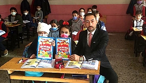 YADER İL BAŞKANI GÖKHAN GÜN ÖĞRENCİLERE KİTAP VE KALEM HEDİYE ETTİ
