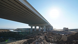 YENİ KÖPRÜDE SON KİRİŞLER KOYULUYOR