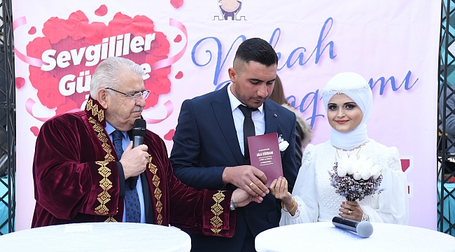 Onikişubat Belediyesi’nden Sevgililer Günü’ne özel muhteşem toplu nikah töreni