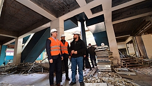 ÖZEL İDARE BINASI’NDA CEPHE SÖKÜM ÇALIŞMALARI SÜRÜYOR