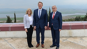 ABD ANKARA BÜYÜKELÇİSİ JEFFRY FLAKE ‘STE(A)M UNİTES US’ PROJESİ KAPSAMINDA ÜNİVERSİTEMİZİ ZİYARET ETTİ