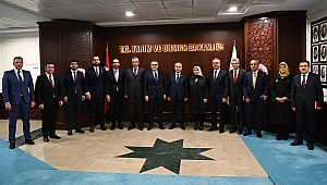 MARAŞ'LI HEMŞEHRİLERİNDEN TARIM BAKANI KİRİŞÇİ'YE HAYIRLI OLSUN ZİYARETİ