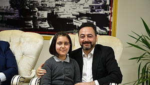 23 NİSAN'DA BAŞKAN GÜRBÜZ KOLTUĞU BEYZA ASLANTAŞ'A EMANET ETTİ