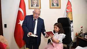 Başkan Mahçiçek Koltuğunu Minik Elif’e Devretti