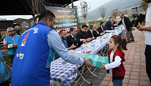 BAŞKANIMIZ HANEFİ MAHÇİÇEK, MAHALLE MUHTARLARIYLA İFTARDA BİR ARAYA GELDİ