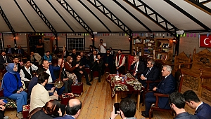 KAHRAMANMARAŞ BÜYÜKŞEHİR BELEDİYESİ, KSÜ ÖĞRENCİLERİNE İFTAR YEMEĞİ VERDİ