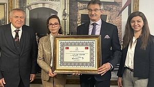 DEVLET ESKİ BAKANI KÜRŞAT TÜZMEN TÜSİAV VAKFI DUAYEN BAŞKANI VELİ SARITOPRAK'I VAKIFTA ZİYARET ETTİ